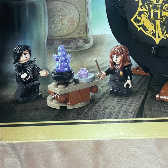 LEGO Harry Potter Collectible Cauldron Potions Set - Black, Gray, Yellow - Picture 8 of 9